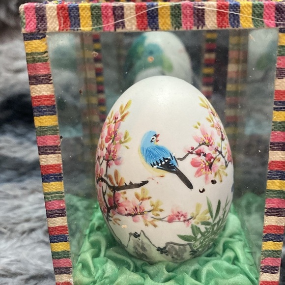Vintage Oriental Hand-Painted Eggs In Display Cases - Picture 7 of 16